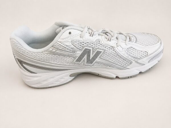 New Balance - White/Silver